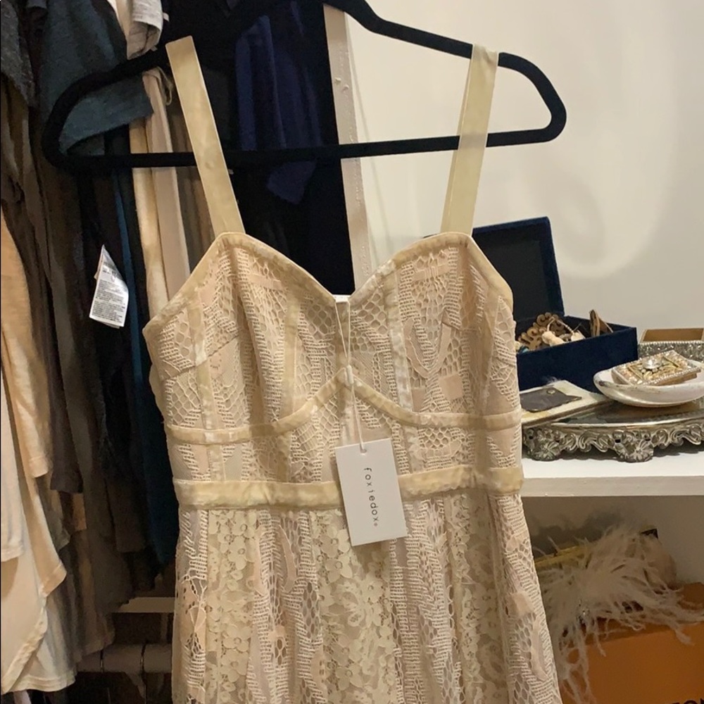 NWT FOXIEDOX midi Champagne